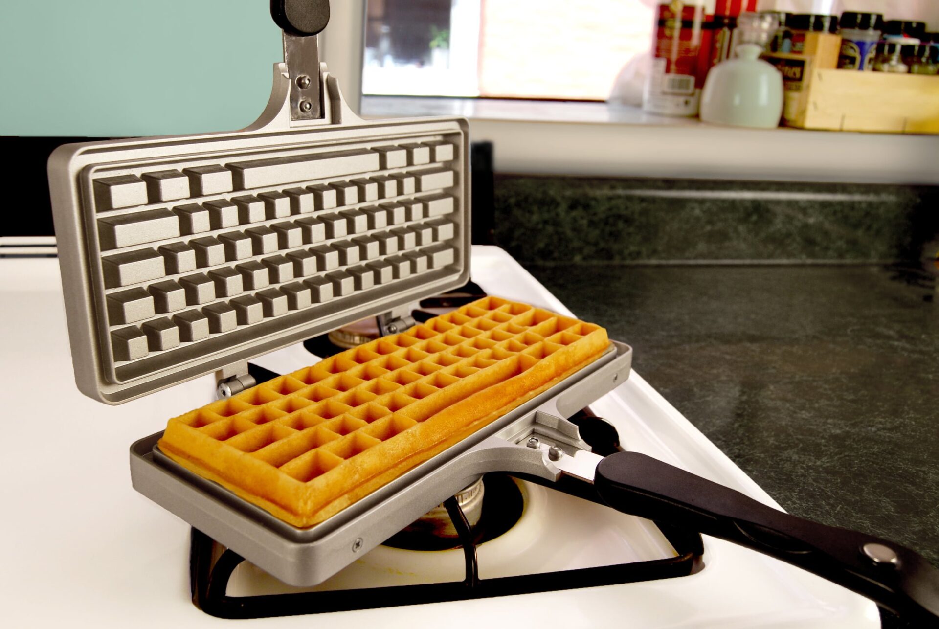 Keyboard_Waffle_Iron_Open_Stovetop_waffle_01