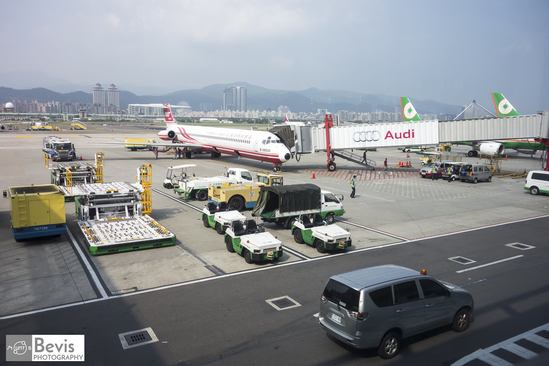 松山機場與桃園國際機場客機停機坪實景