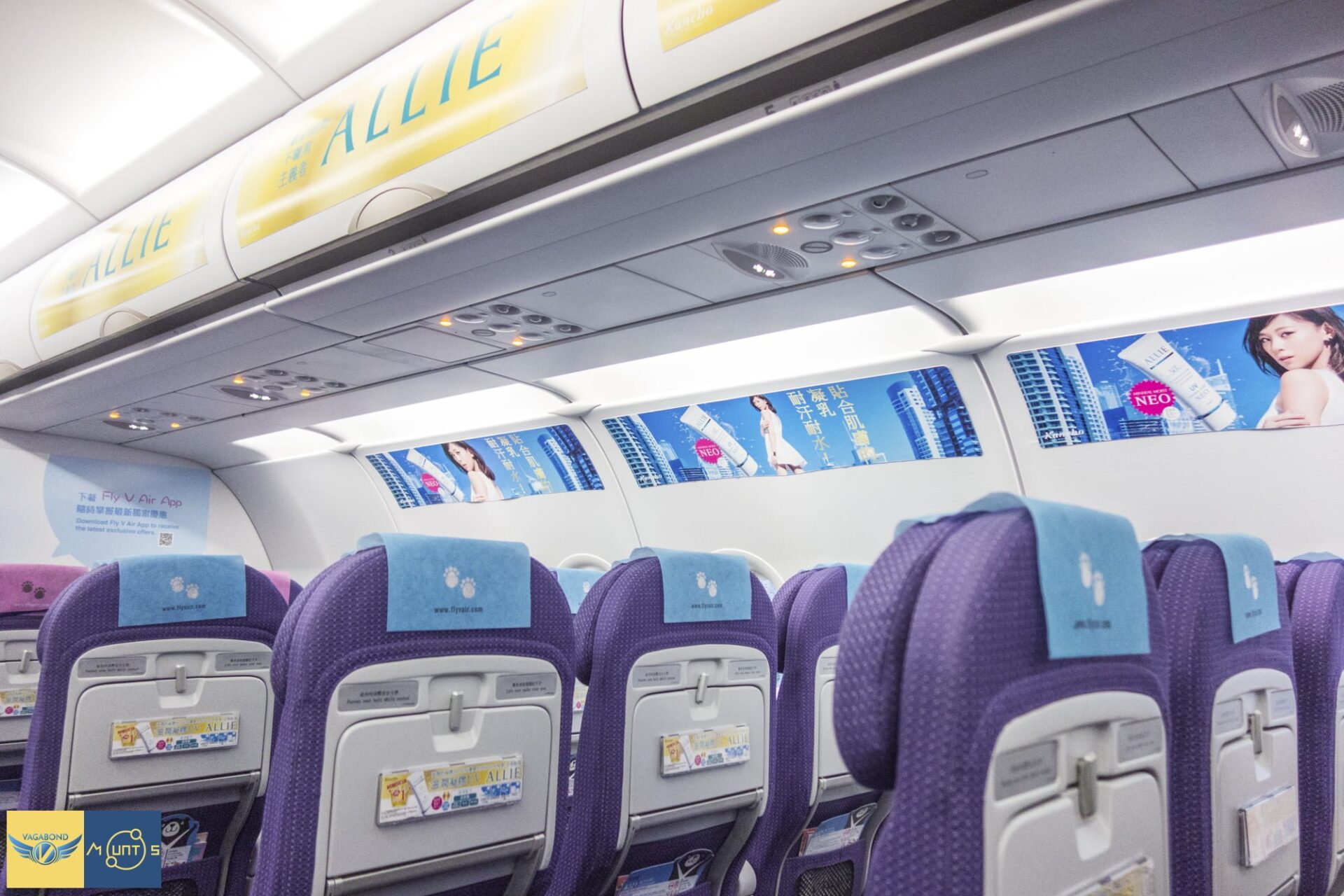 廉價航空機艙內部座椅與走道