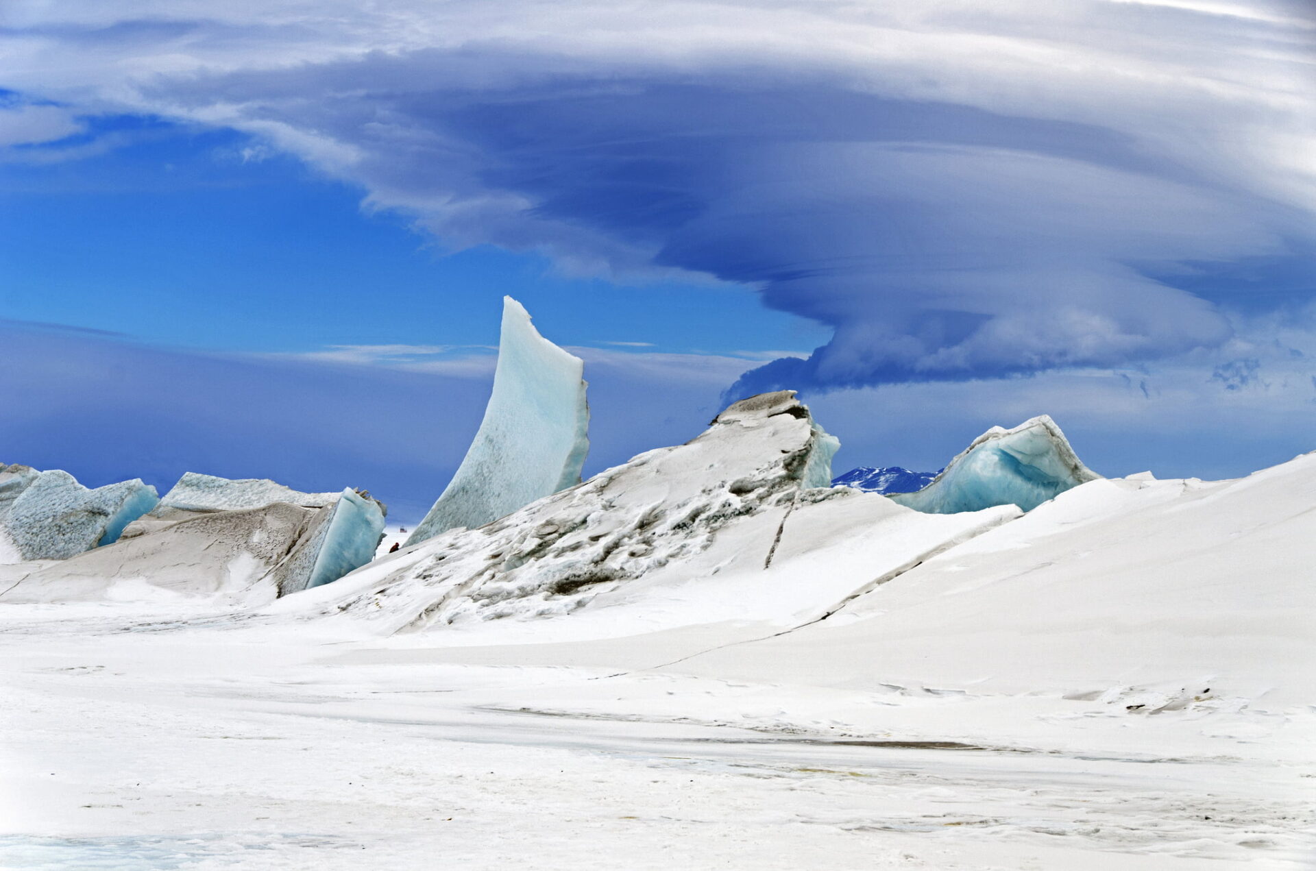 Wonders_in_the_Antarctic_Sea_and_Sky_南極_海冰_笠狀雲