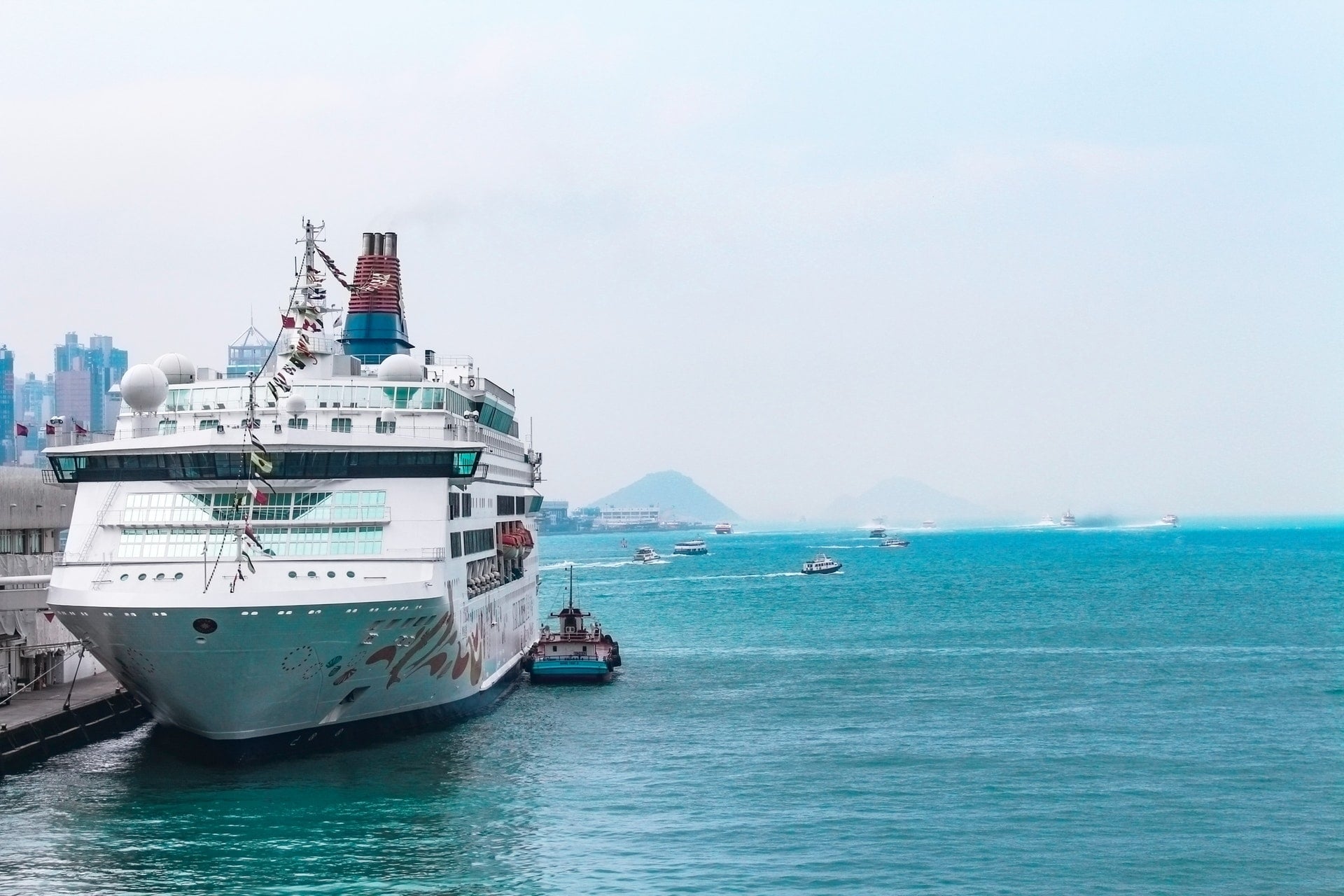 函館港灣的徐徐海風與異國歷史街區,是一座需要慢下腳步細細對話的浪漫城市