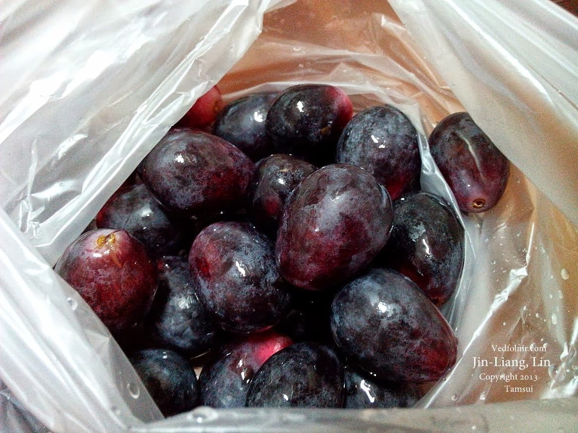 全聯買來的葡萄，這樣一袋差不多 85 元。