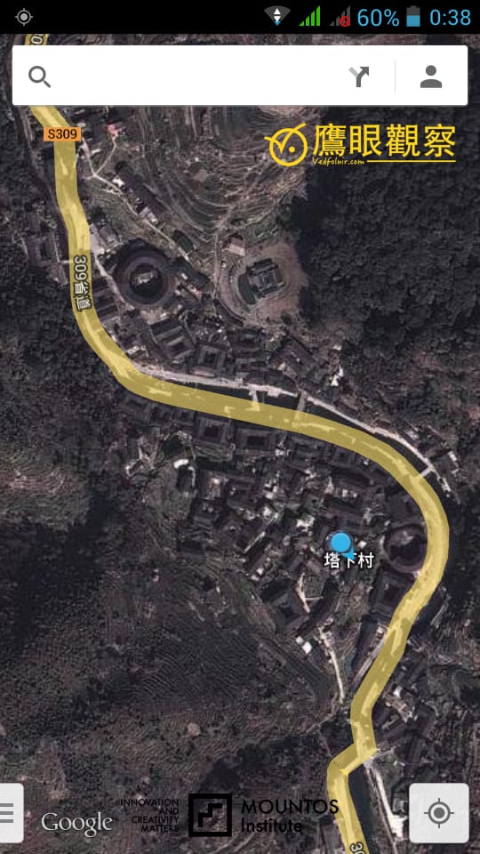 福建南靖塔下村,从 Google 卫星照片看起来还蛮厉害的。