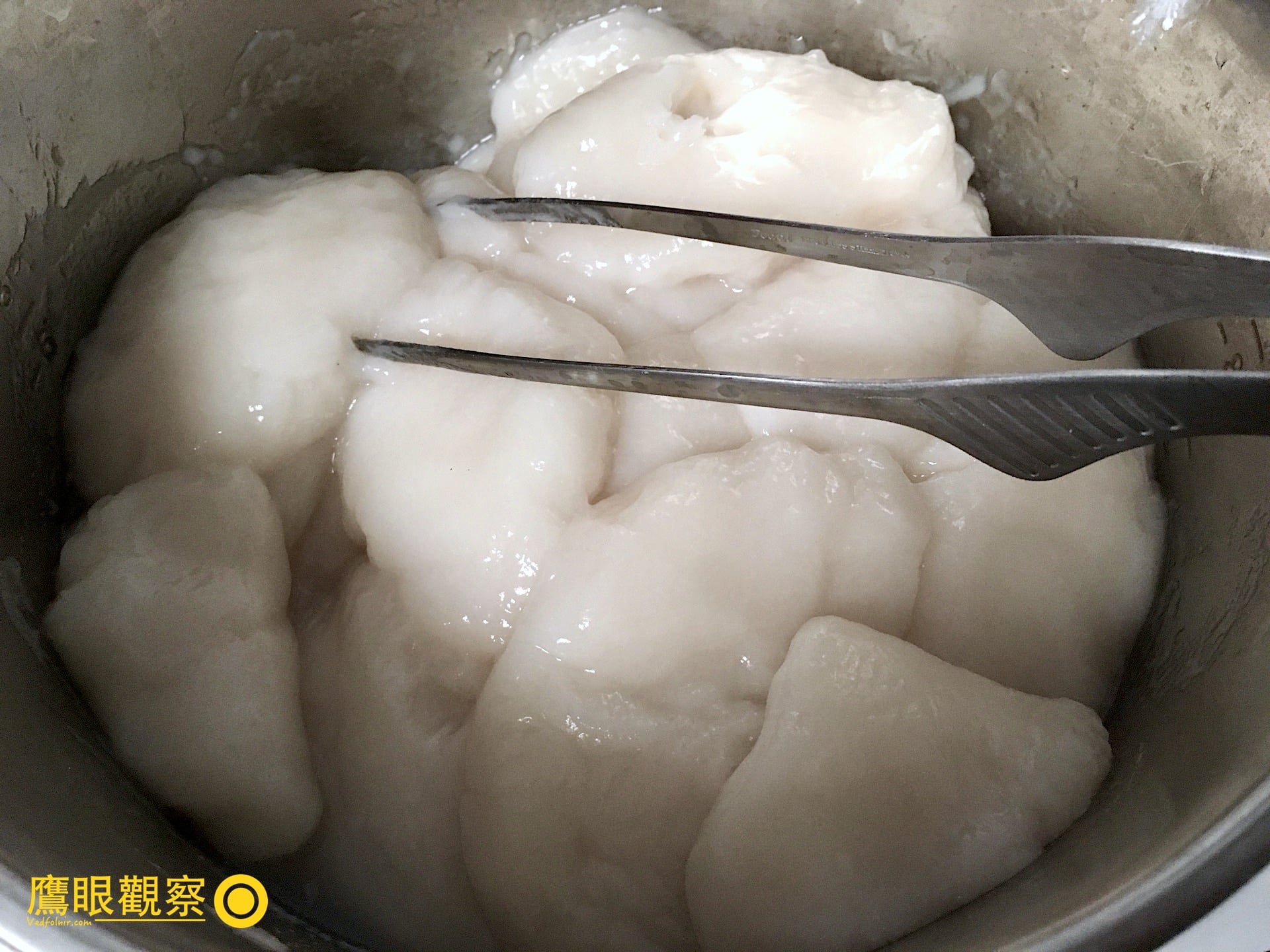 製作中式麻薯用的糯米糰