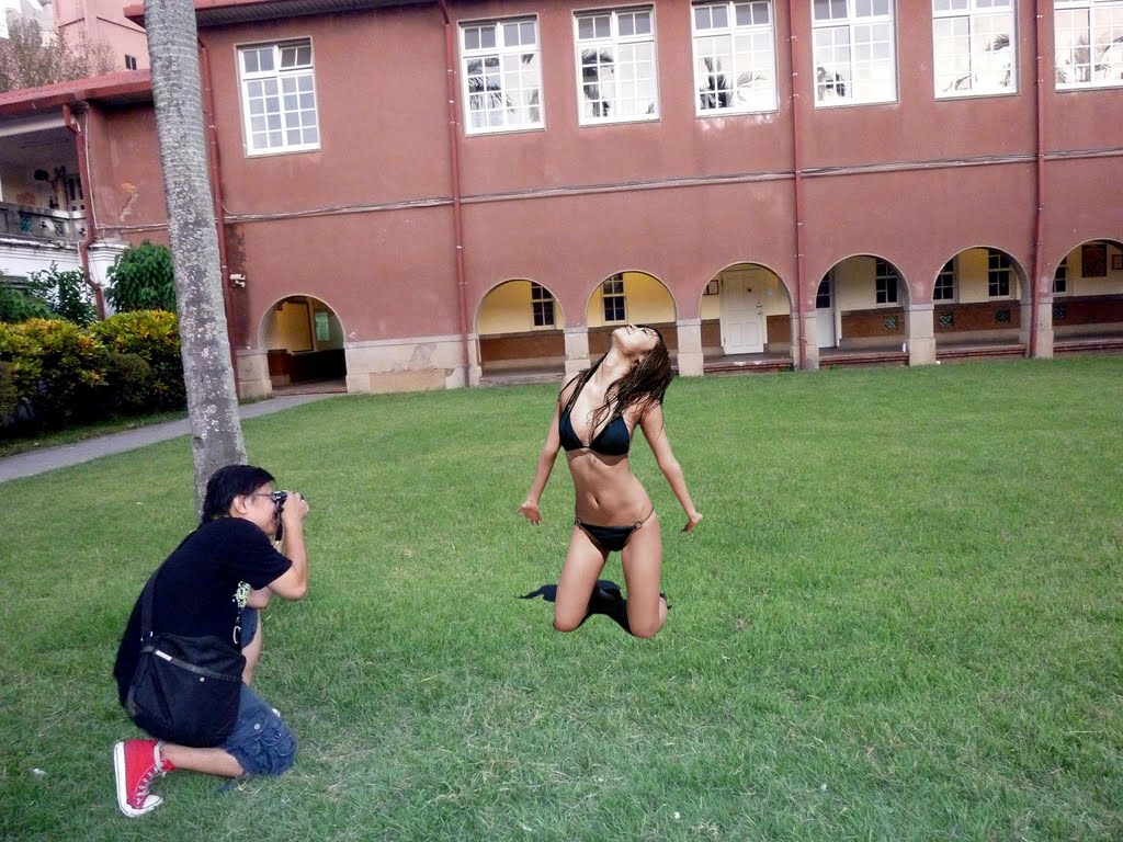 Yuan Hao-yu and swimsuit models