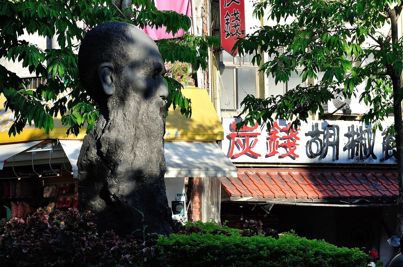 淡水馬偕博士銅像在三角公園被道教協會騷擾的奇聞軼事