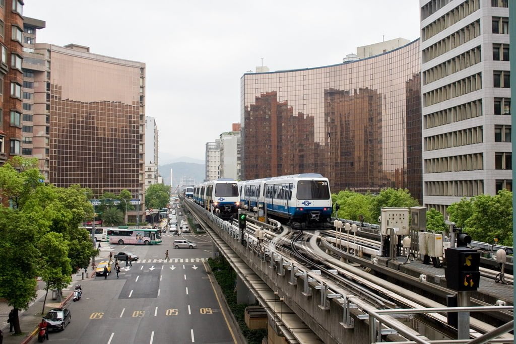 台北都會區高運量捷運與高架系統建設對照