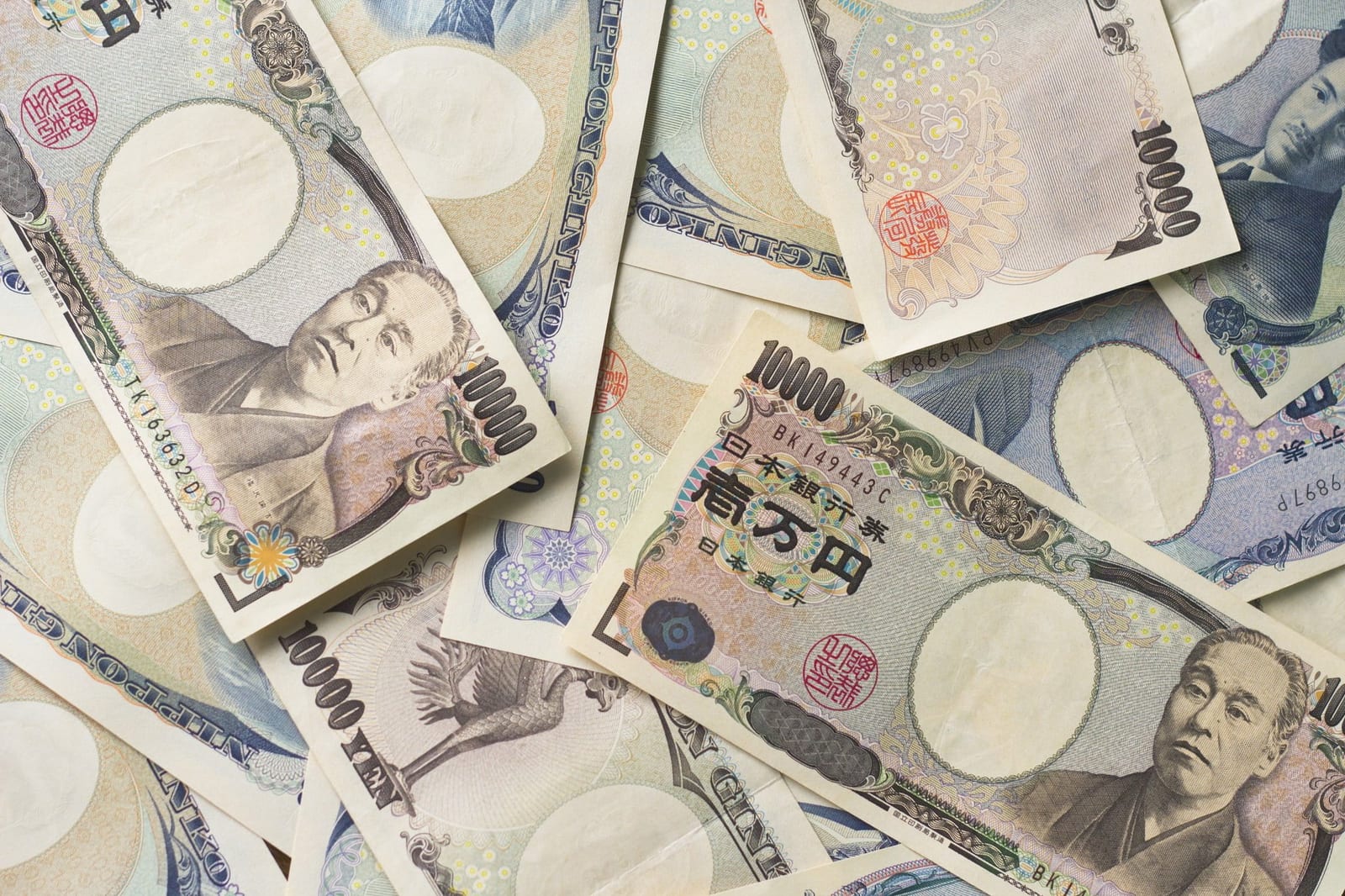 在各大百貨公司與免稅店購物時,記得確認退稅門檻以享有最大折扣優惠