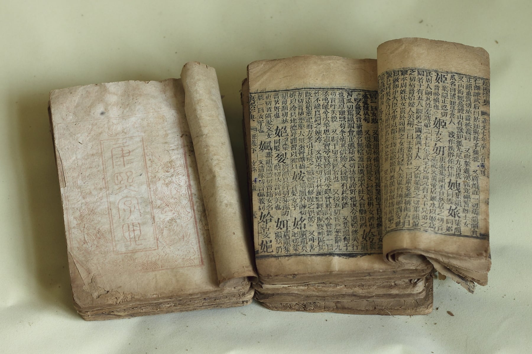 清代康熙字典等傳統辭書固然博大精深，但面對海量謄打工作時，翻查效率難免力不從心