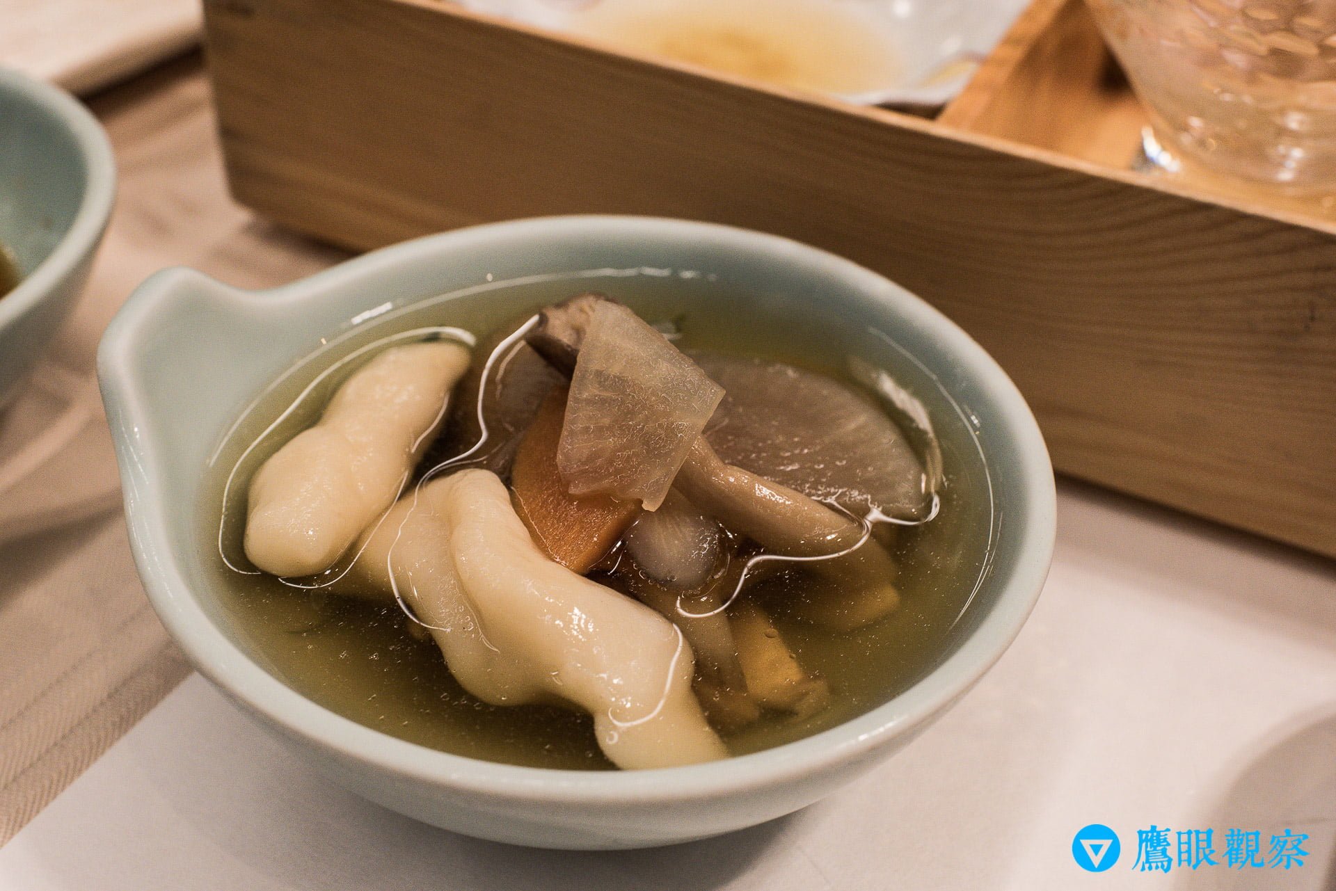 岸權旅館晚餐料理擺盤與季節花卉
