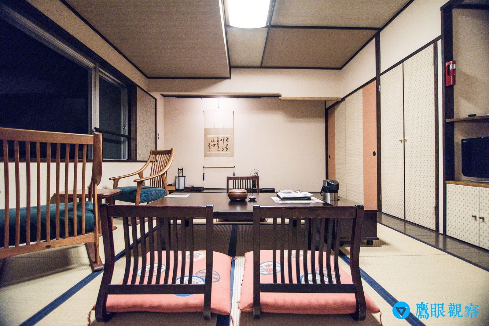 岸權旅館客房窗景與山景視野