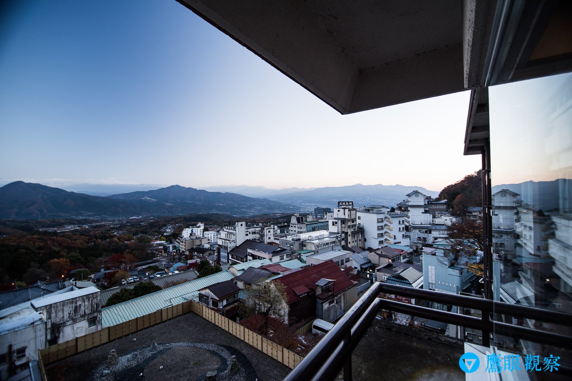 岸權旅館館內擺設與季節花藝裝飾