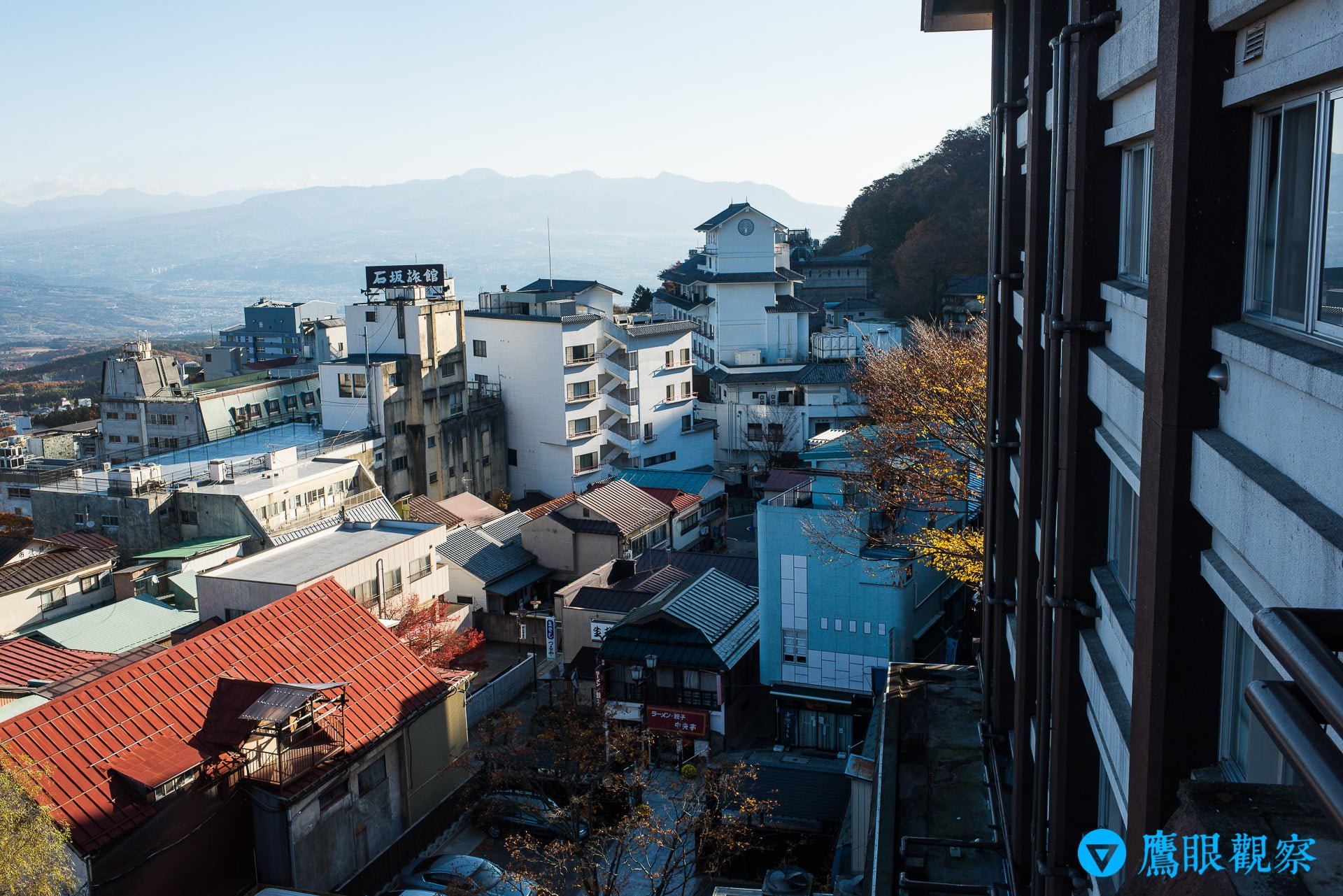 岸權旅館溫泉浴場入口與湯屋指標