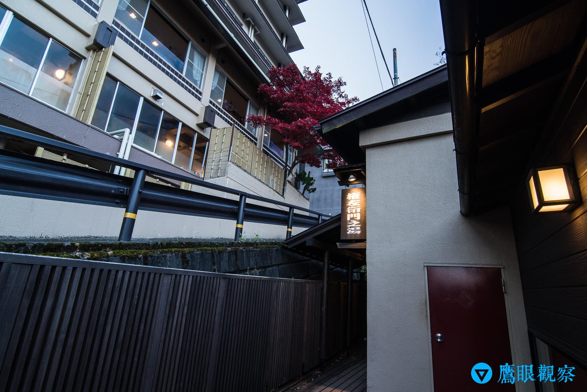 岸權旅館外觀全景與伊香保溫泉街