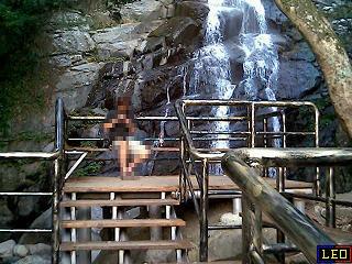 A real view of Qingshan Waterfall. Due to the summer dry season, the water volume is slightly smaller (digital camera: DC-350).