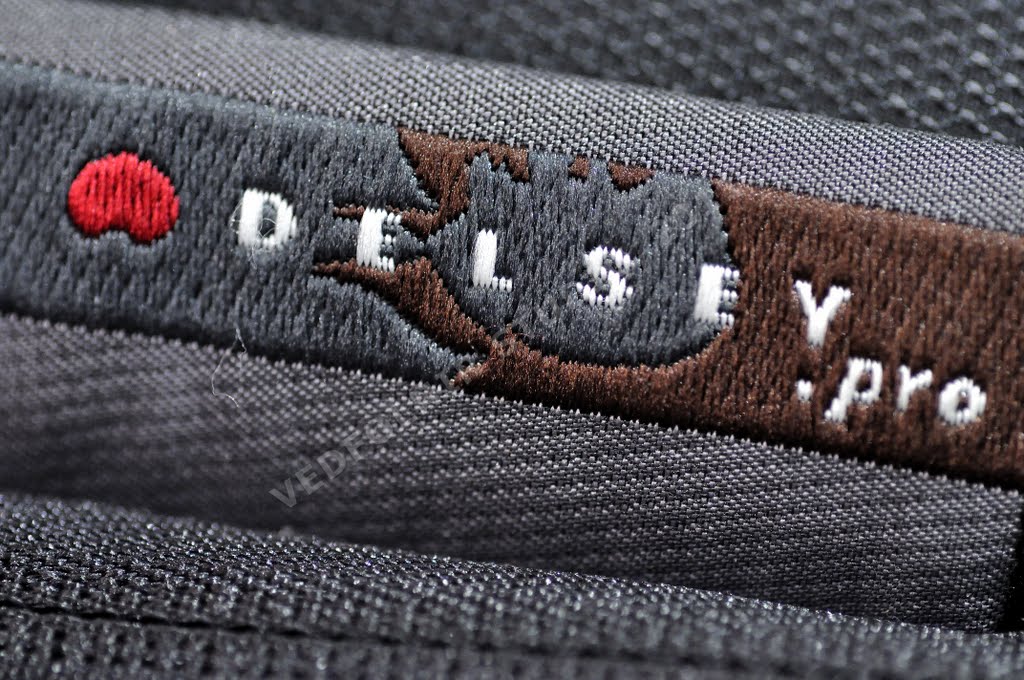 Delsey Pro Bag 4 相機包外觀與品牌標誌