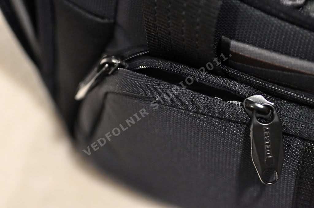 Pro Bag 4 配件袋雙拉鍊特殊結構設計