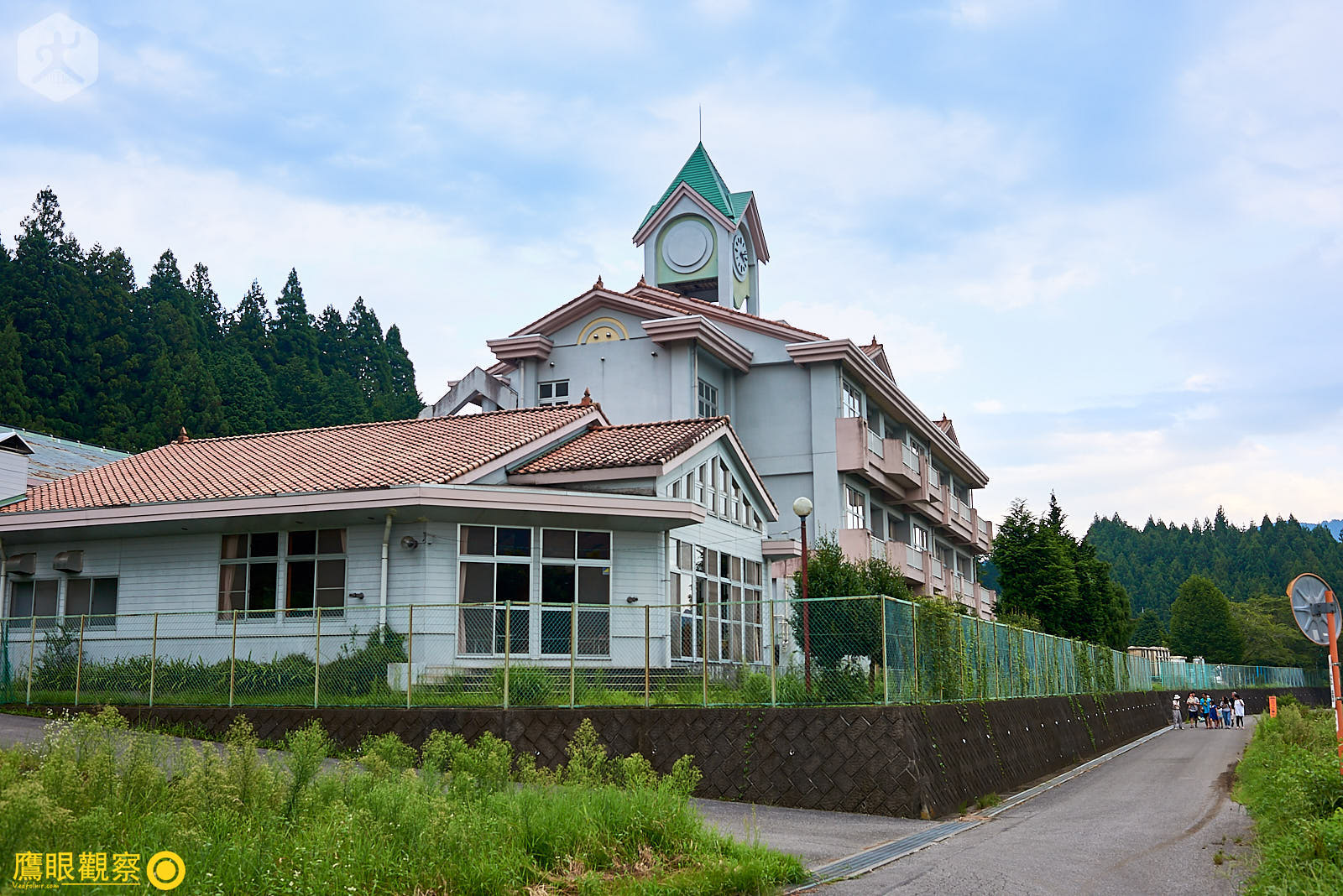 鹿沼市立久我小學校舍與洋式鐘樓外觀