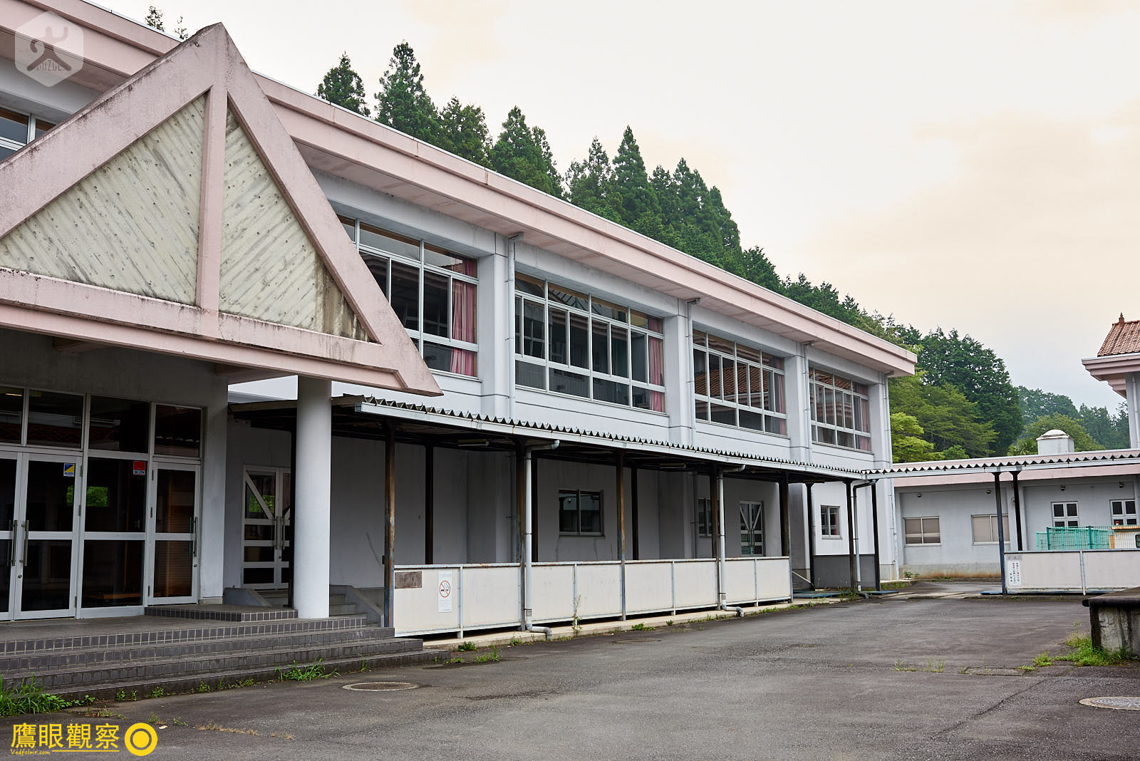 鹿沼市立久我小學校舍建築與操場全景