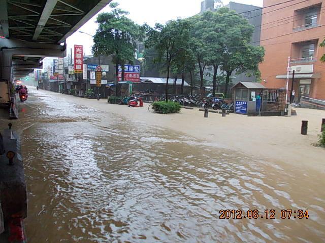 2012 年 6 月台灣豪雨各地淹水災情照片 16