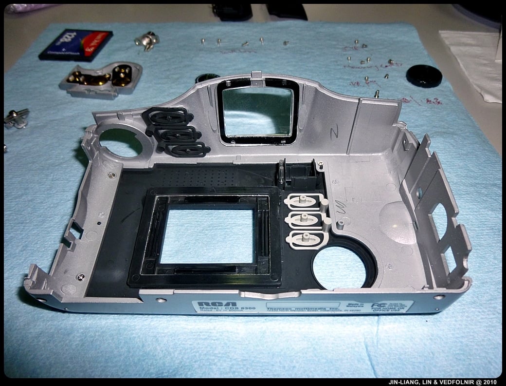 RCA CDS6300 外装ケースのネジ取り外し作業