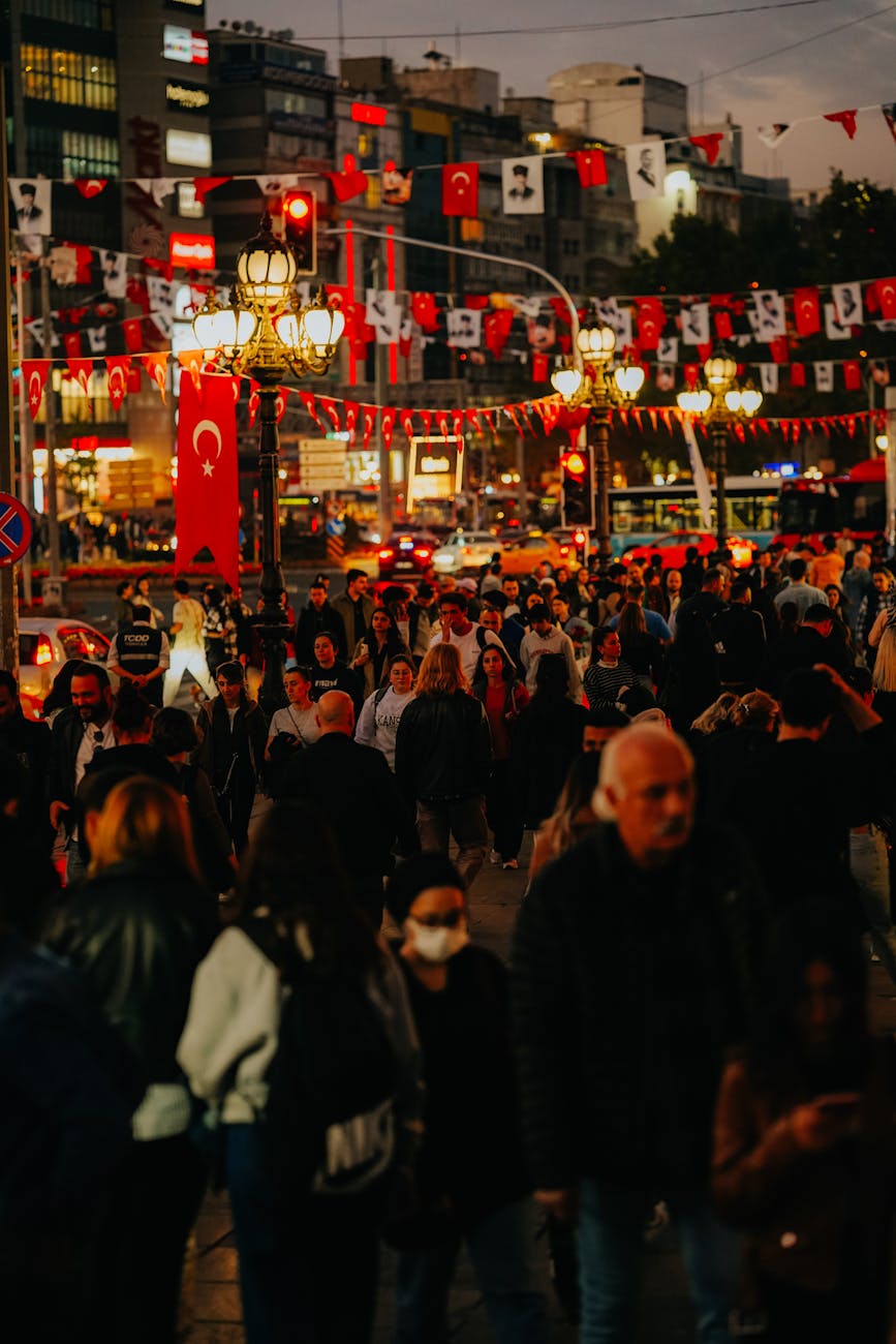 全球旅遊防扒全攻略｜熱門城市扒手高風險地點與必學防盜技巧