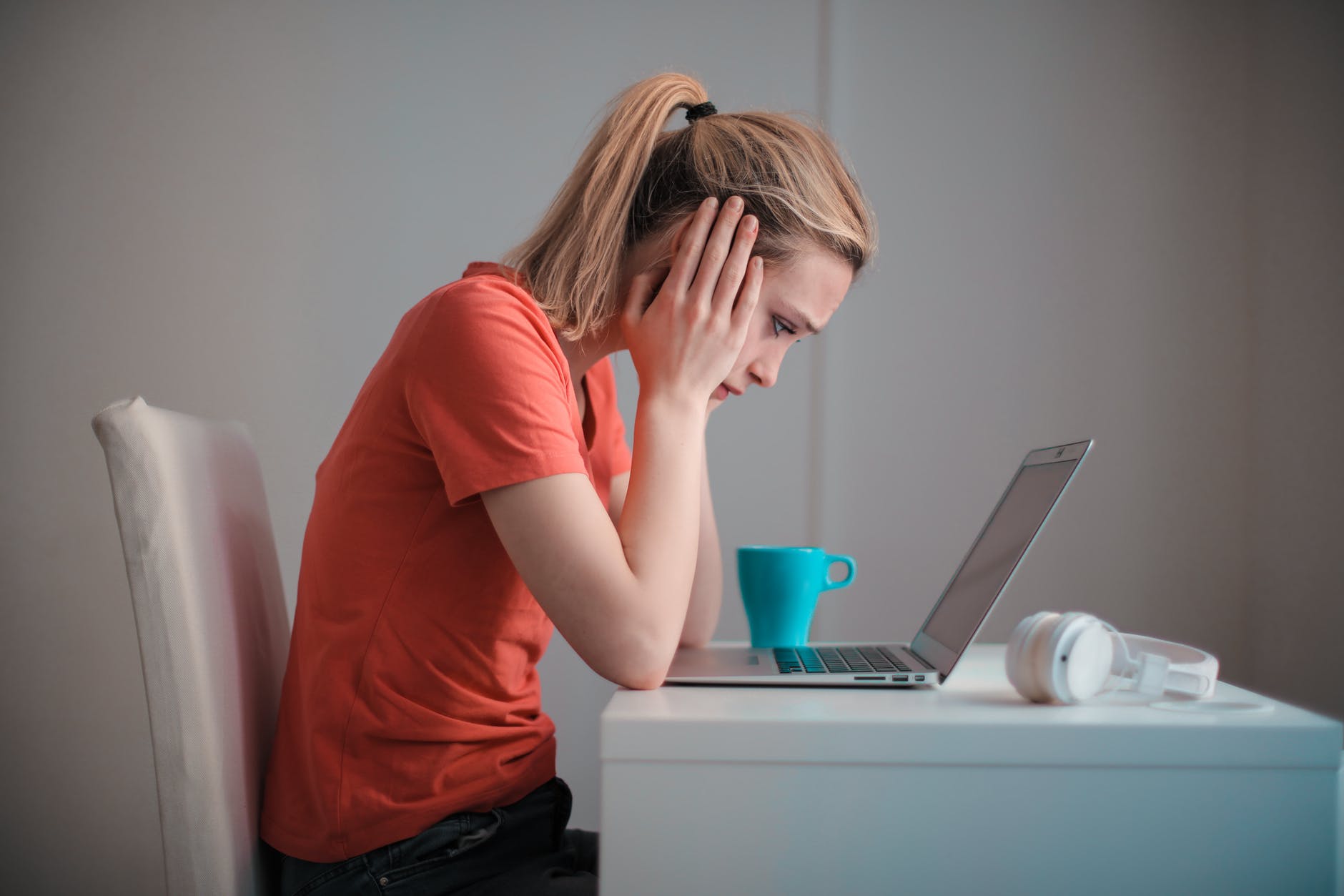 最舒服的打電腦環境:沙發不是沙發、椅凳不是椅凳,人體工學的終極解法